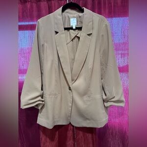 Women's 1X LC Lauren Conrad Tan Ruche Sleeve Blaze. PTP 24”. Comfortable Fit.